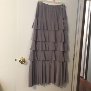 Women’s xl gray ruffled skirt
